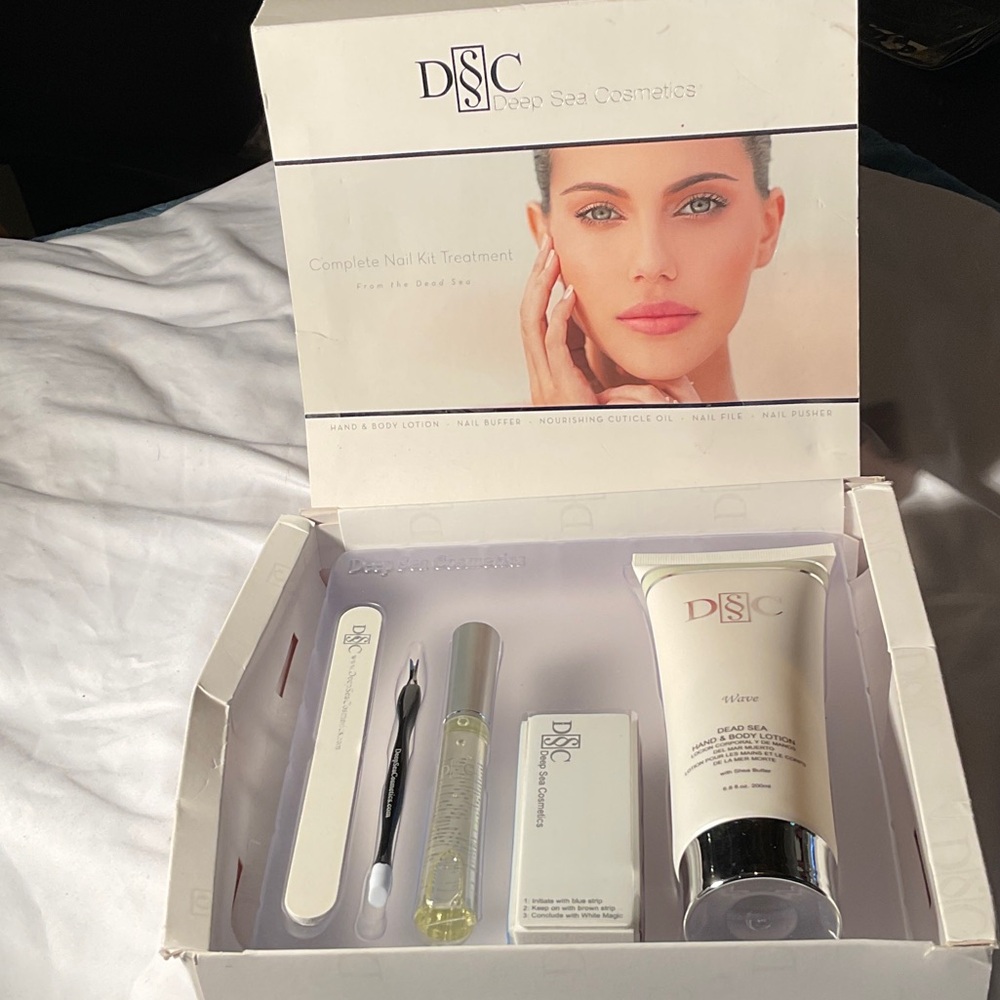 DSC Skincare Set - White and Silver